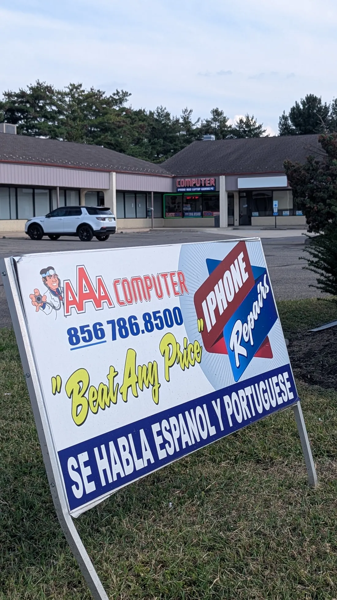 The AAA Computer sign on Route 130: Beat any price. Se habla español y português.